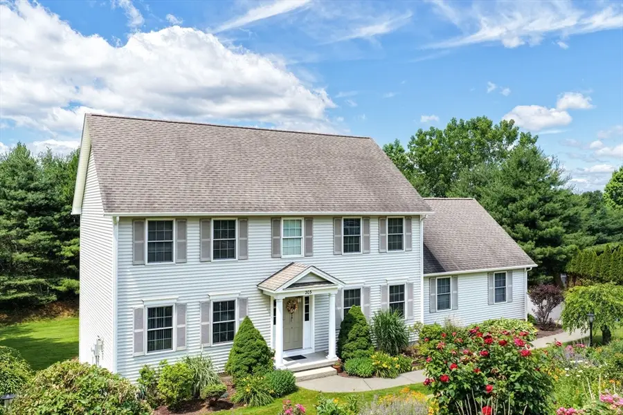 203 Canterbury Cir, East Longmeadow, MA 01028 - #2