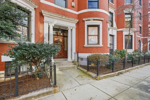 96 Gainsborough St #404W, Boston, MA 02115
