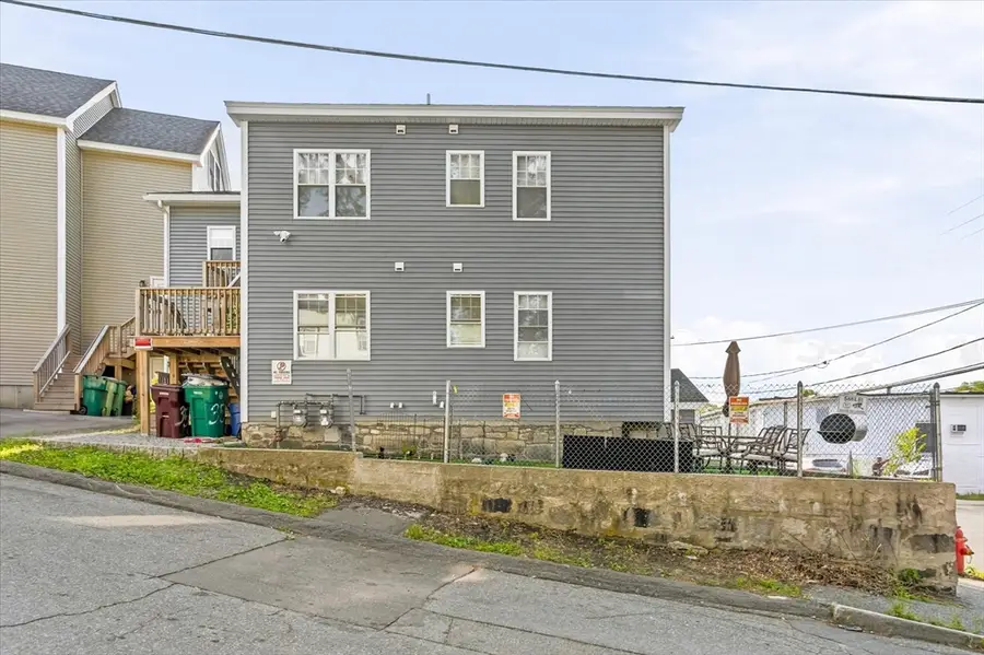 35 Shaw St, Lowell, MA 01851 - #3