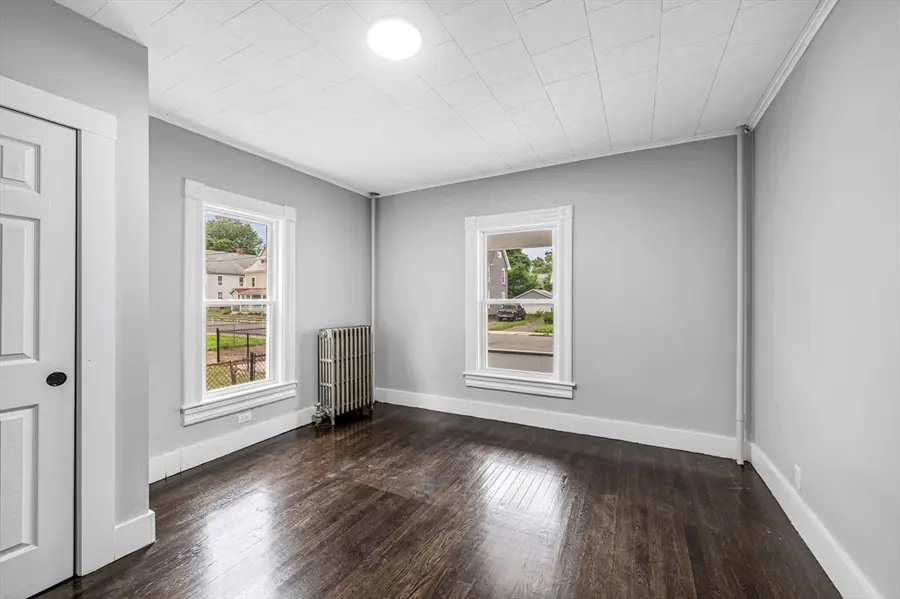 15 Myrtle Ave, Holyoke, MA 01040 - #2