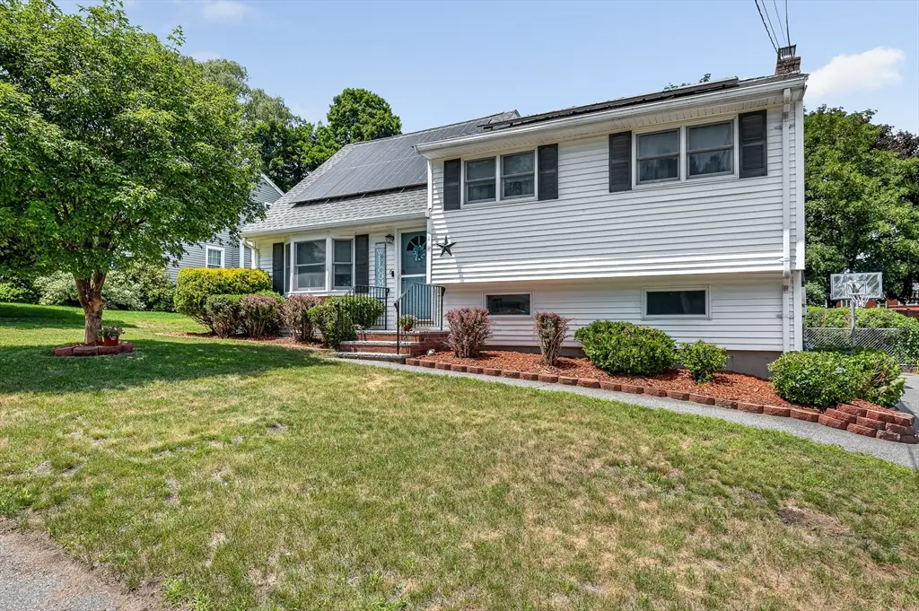6 Surrey Rd, Woburn, MA 01801 - #1