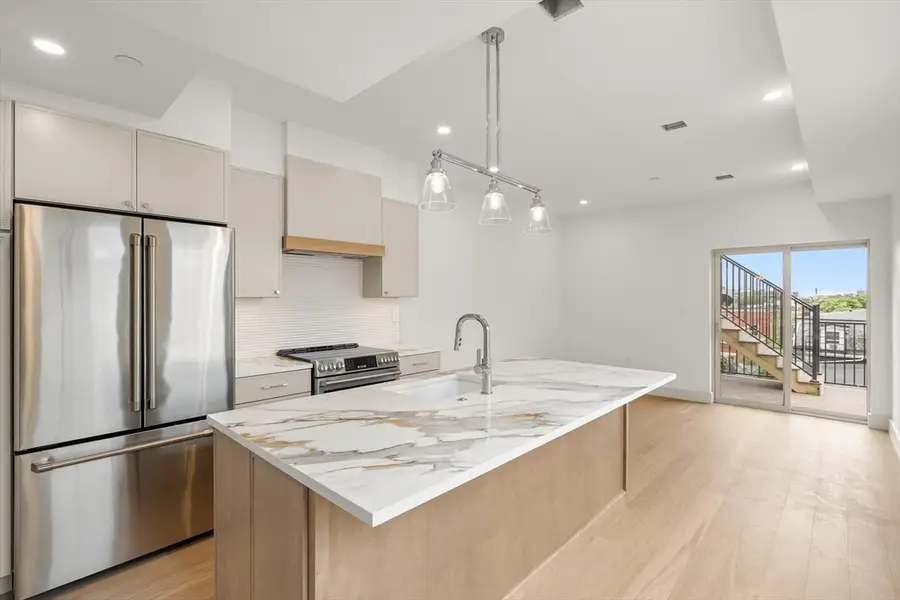 17 Princeton St #PH, Boston, MA 02128 - #2