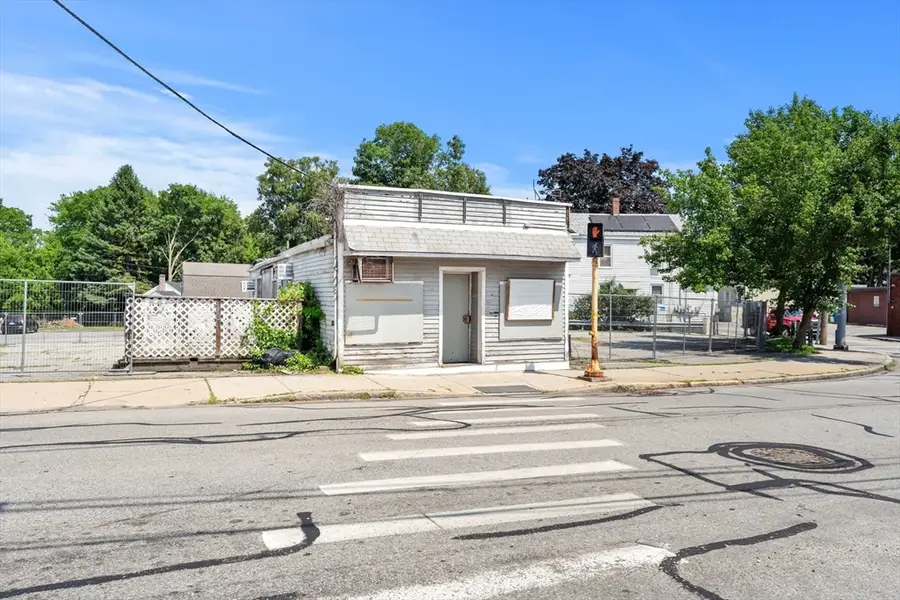 380 Lawrence St, Lowell, MA 01852 - #3