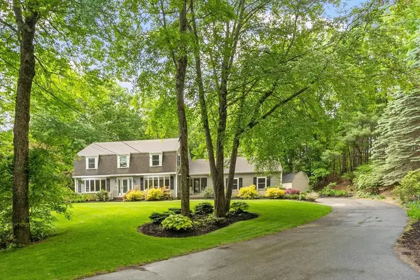 280 Quinapoxet St, Holden, MA 01522