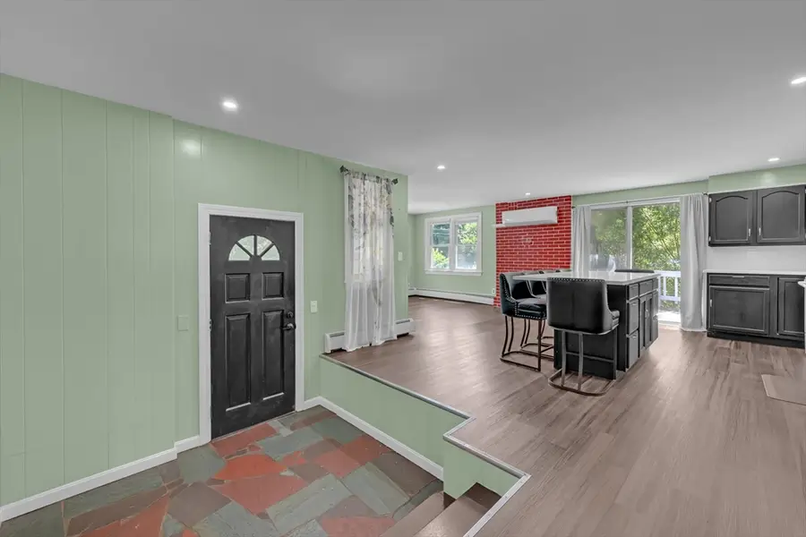 410 Greenwood St, Millbury, MA 01527 - #2