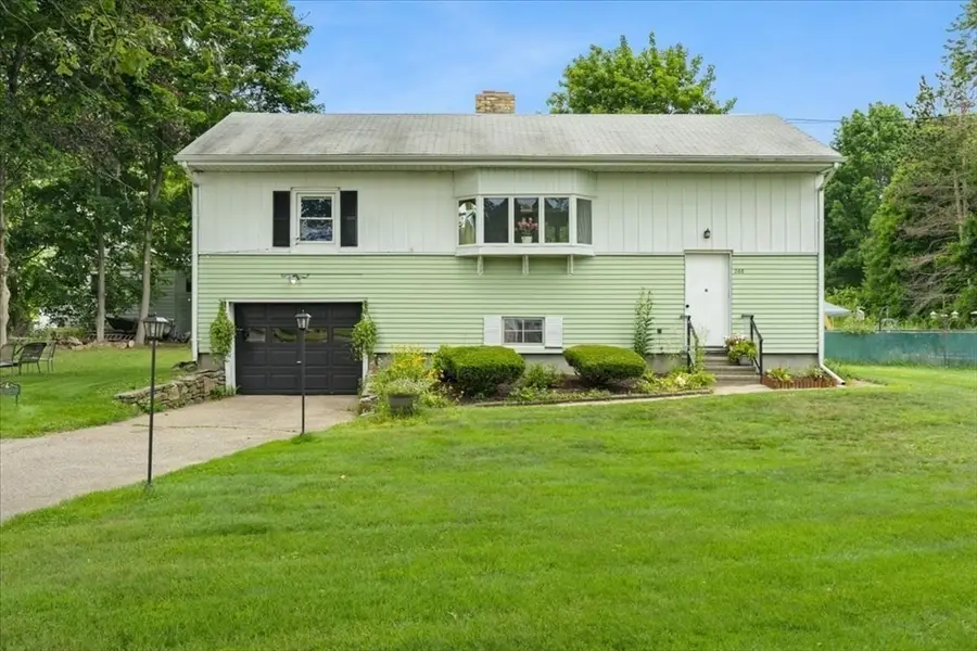 266 W Main St, Dudley, MA 01571 - #2