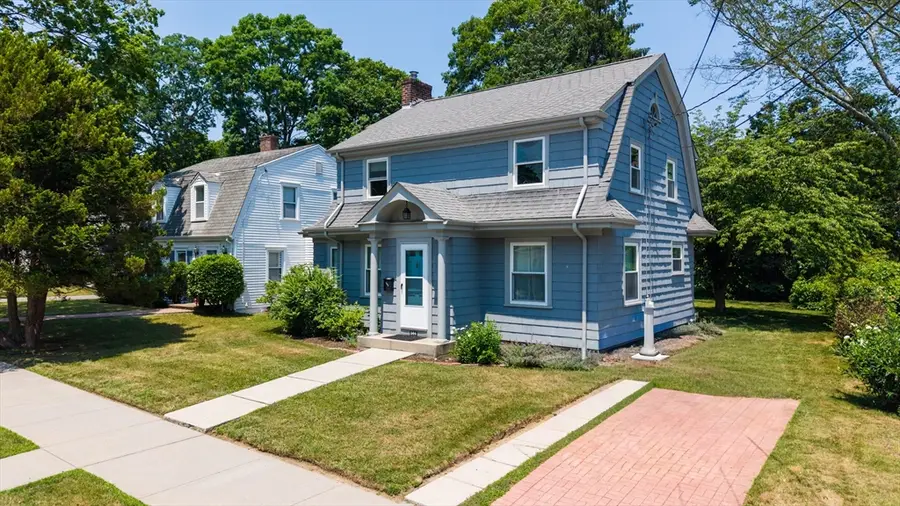564 Montgomery St, Fall River, MA 02720 - #2