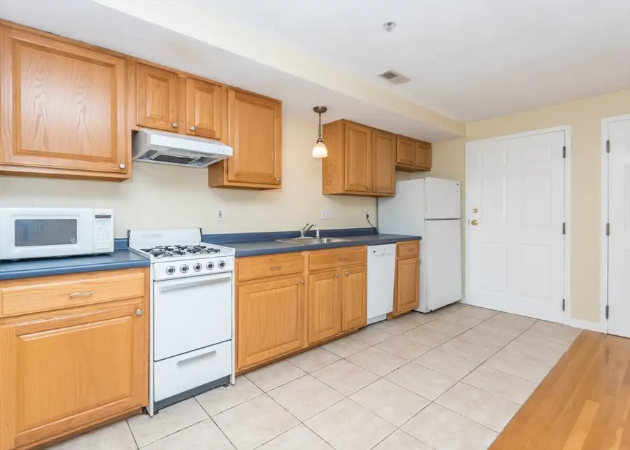 10 Middle Street Ct #7, Waltham, MA 02451 - #3