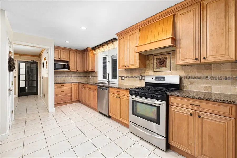 218 Mechanic, Upton, MA 01568 - #3