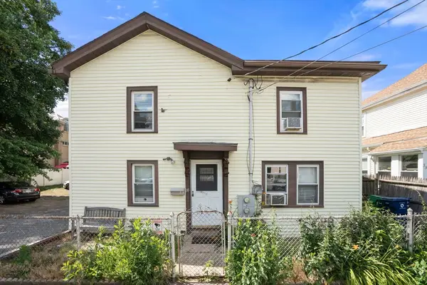 35 Middle St, Newton, MA 02458