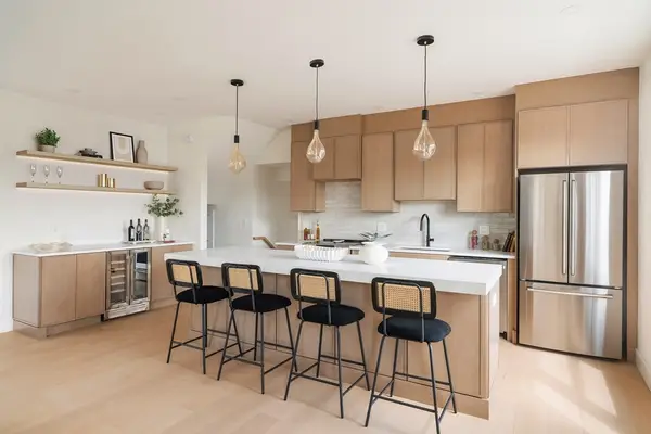 60 Franklin St #2, Somerville, MA 02145