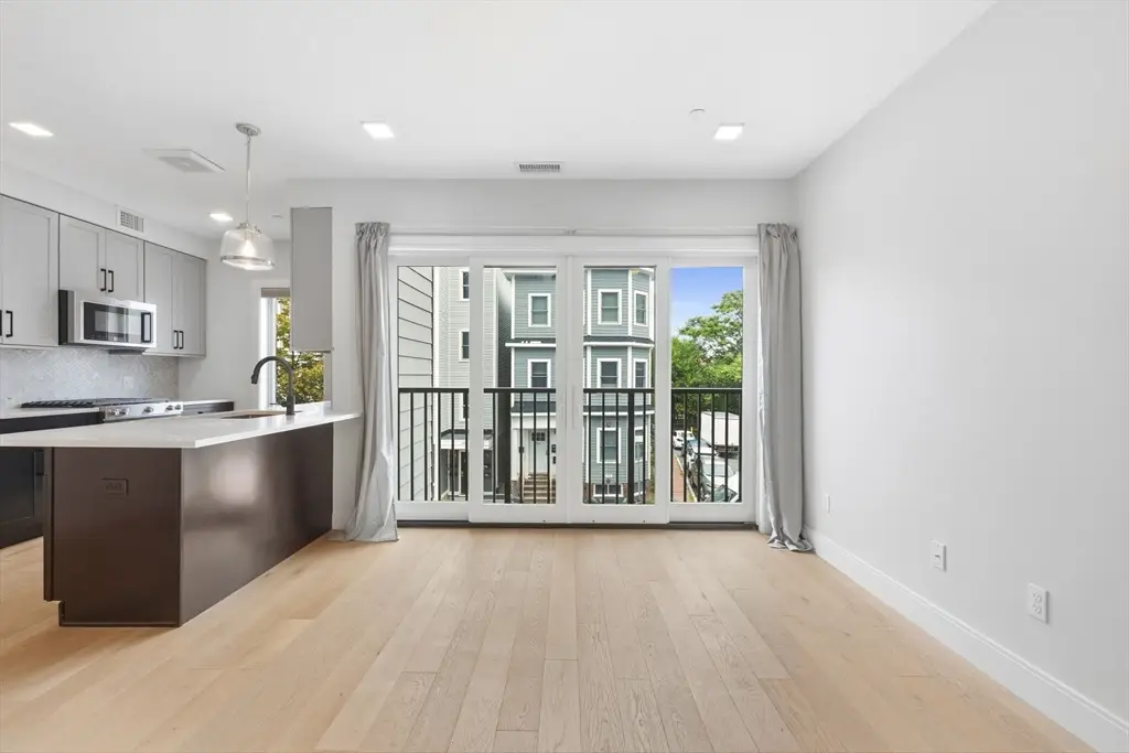 287 Maverick St #U202, Boston, MA 02128 - #1