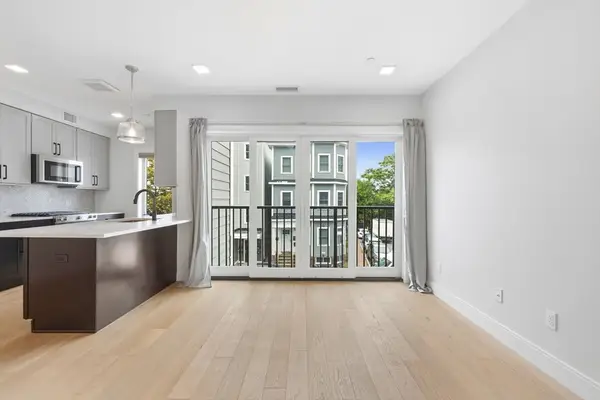 287 Maverick St #U202, Boston, MA 02128