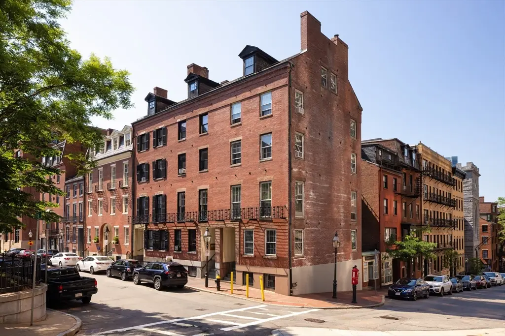 2 Derne Street, Boston, MA 02114 - #1