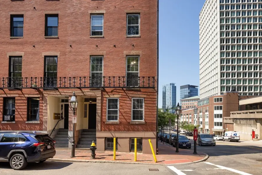 2 Derne Street, Boston, MA 02114 - #3