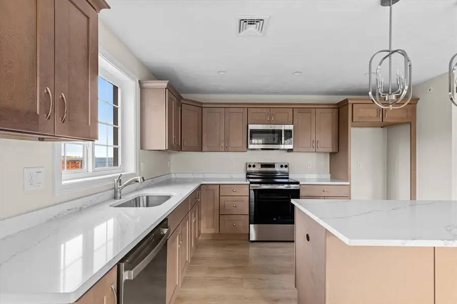 393 Court St #6, Plymouth, MA 02360 - #3