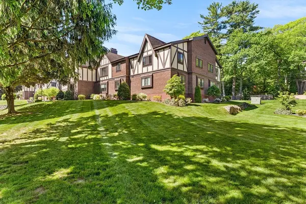 12 Royal Lake Dr #8, Braintree, MA 02184