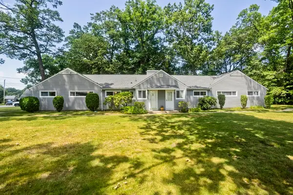 91 Partridge Ln #91, Chicopee, MA 01022
