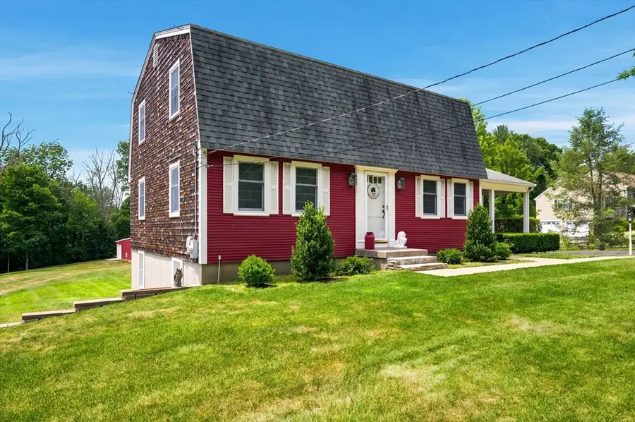 665 Blackstone St, Uxbridge, MA 01569 - #3