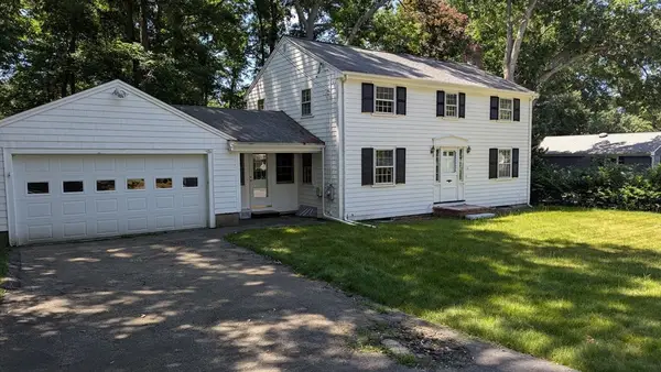 20 Colonial Road, Hingham, MA 02043
