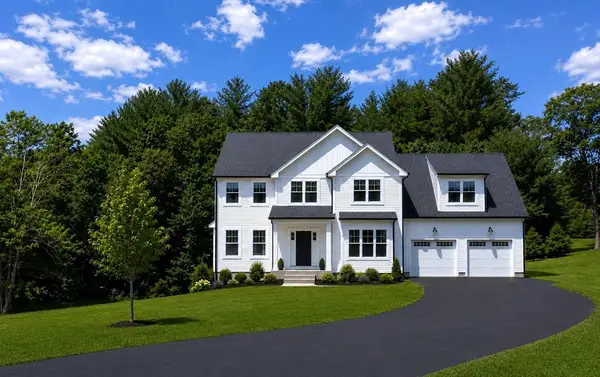 17 West Main Street, Upton, MA 01568