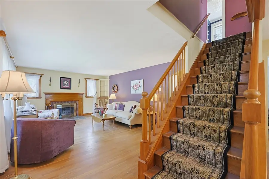 11 Bright St, Waltham, MA 02453 - #3