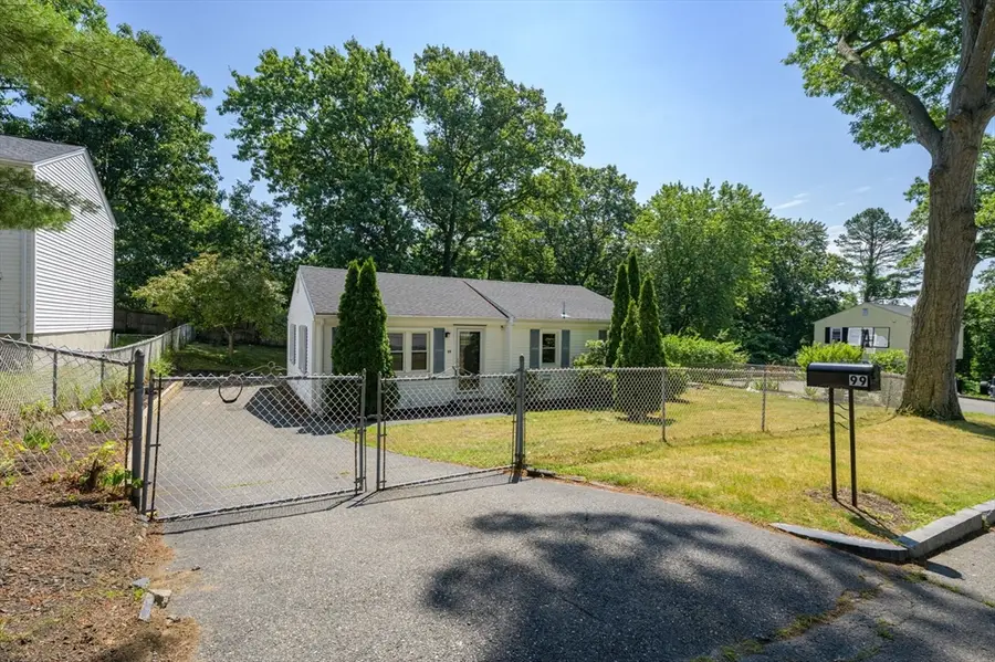 99 Lakevilla Ave, Springfield, MA 01109 - #2