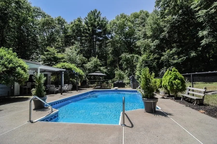359 Se Main St, Douglas, MA 01516 - #3