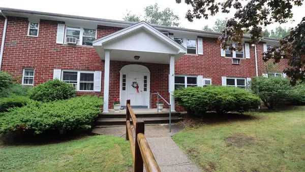 127 Litchfield Pines Drive #B, Leominster, MA 01453