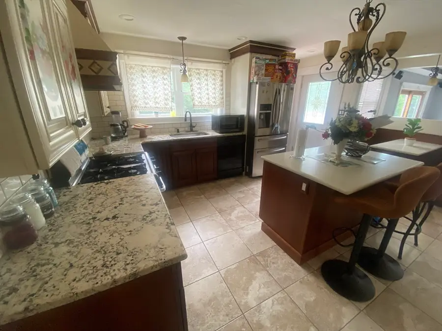 81 Clark Ave, Dracut, MA 01826 - #2