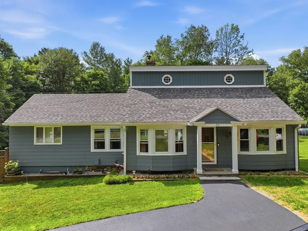 39 Stafford St, Charlton, MA 01507 - #1