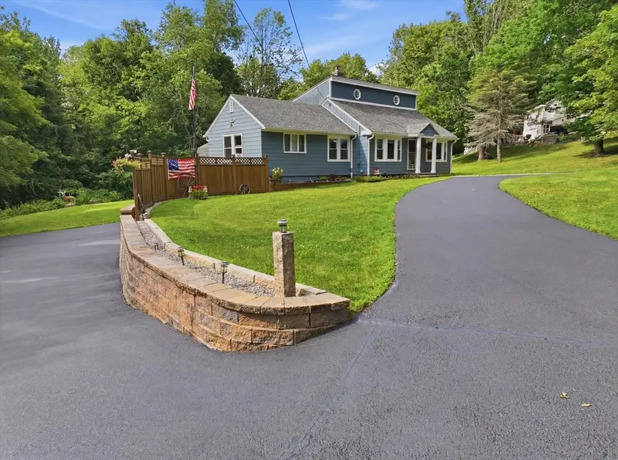 39 Stafford St, Charlton, MA 01507 - #2