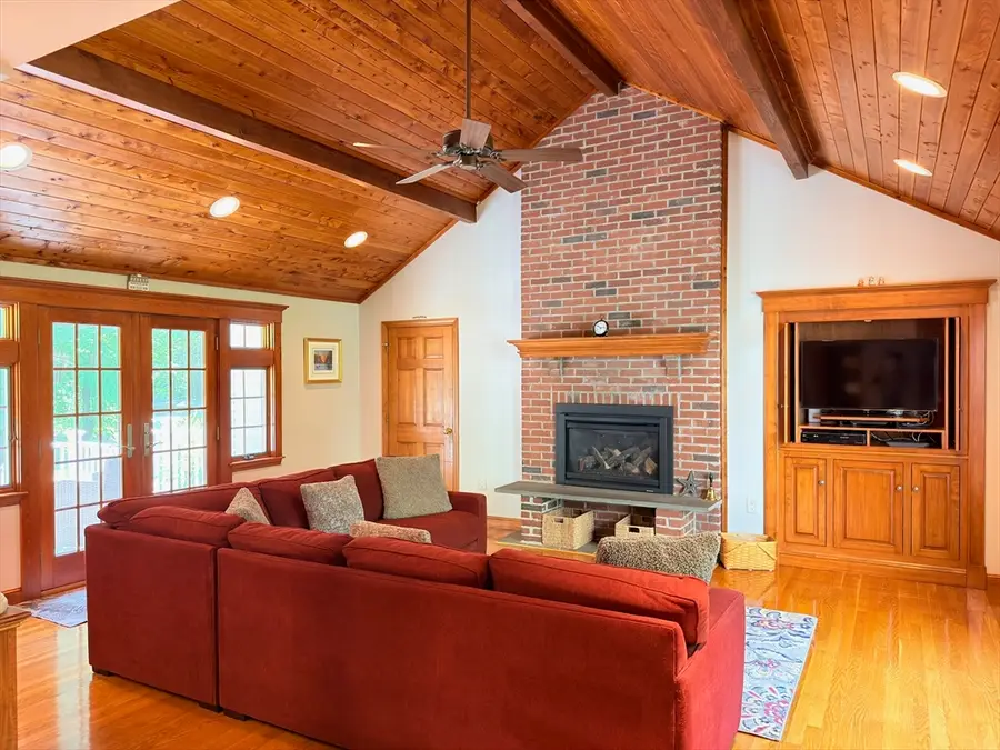 19 Bubbling Brook Rd, Walpole, MA 02081 - #3