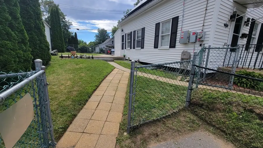 273 Pleasant St, Gardner, MA 01440 - #3