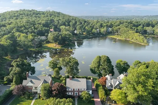 10 Dartmouth Street, Winchester, MA 01890