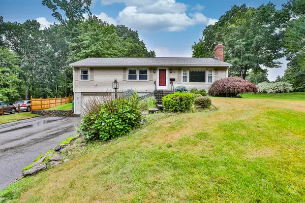 443 Quinapoxet St, Holden, MA 01522