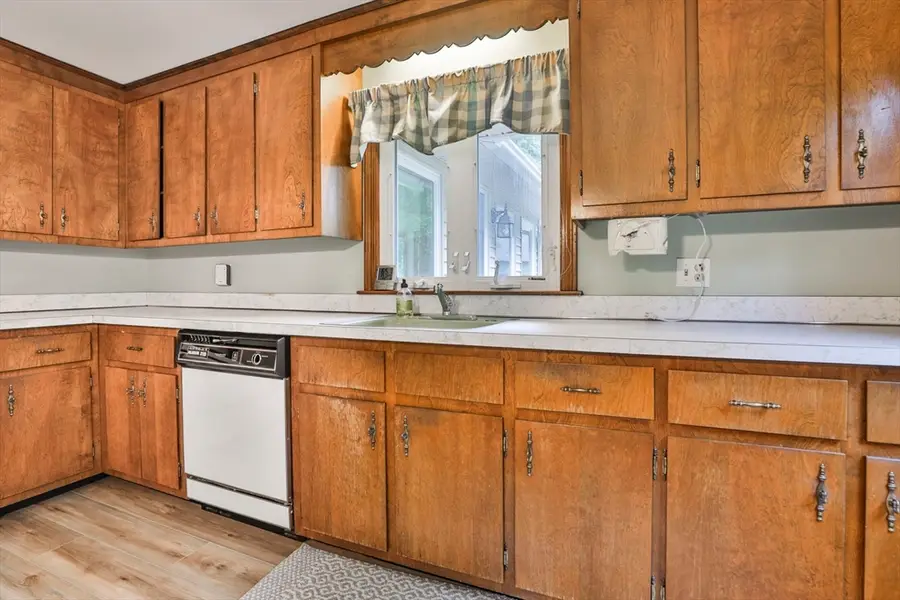 443 Quinapoxet St, Holden, MA 01522 - #3