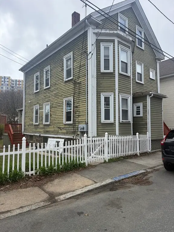 7 May St, Salem, MA 01970
