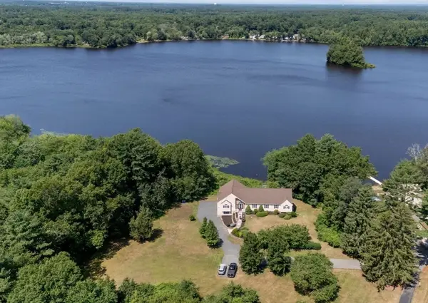 155 Ousamequin Pnes, East Bridgewater, MA 02333
