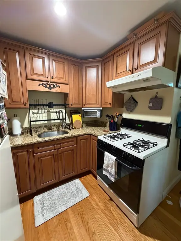 57 R Sumner #J, Boston, MA 02125