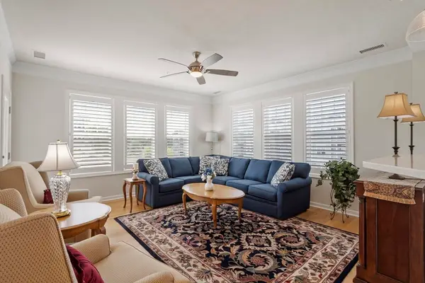 6 Overlook Dr #305, Andover, MA 01810