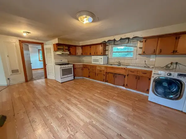 32 Oliver St, Lowell, MA 01854