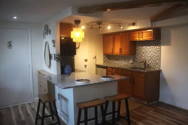 108 Oak Ln #4, Brockton, MA 02301
