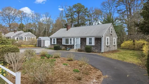 84 Hinckley Cir, Barnstable, MA 02655
