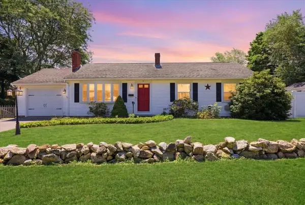 17 Green Dr, Dartmouth, MA 02747