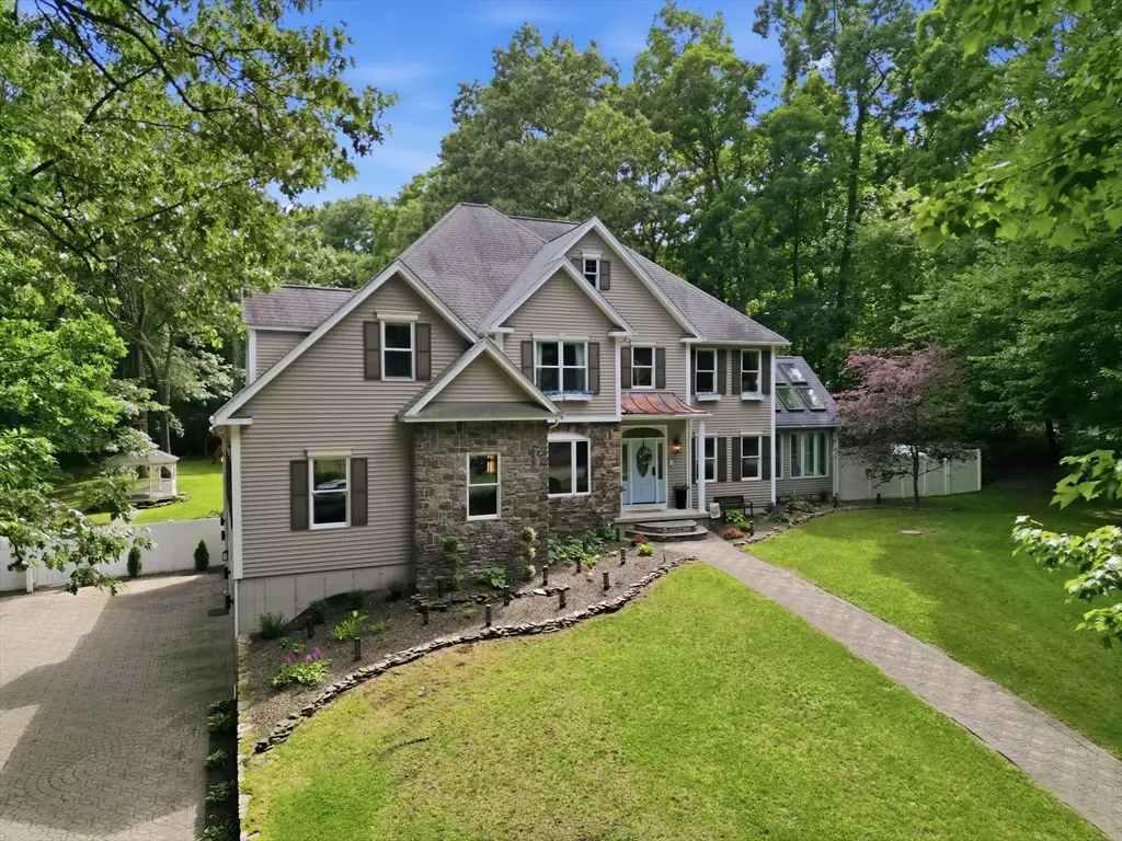4 Iroquois Ln, Wilbraham, MA 01095 - #1