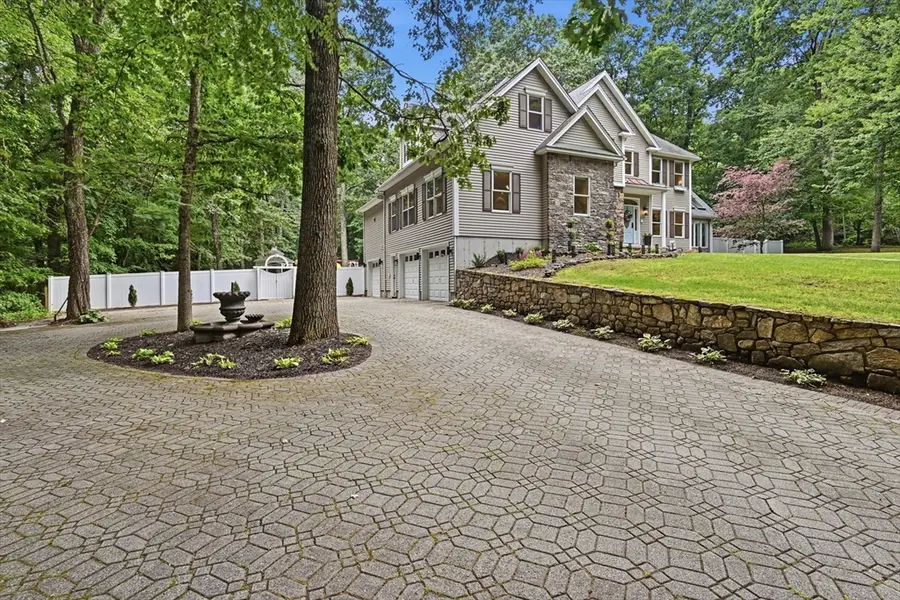 4 Iroquois Ln, Wilbraham, MA 01095 - #3