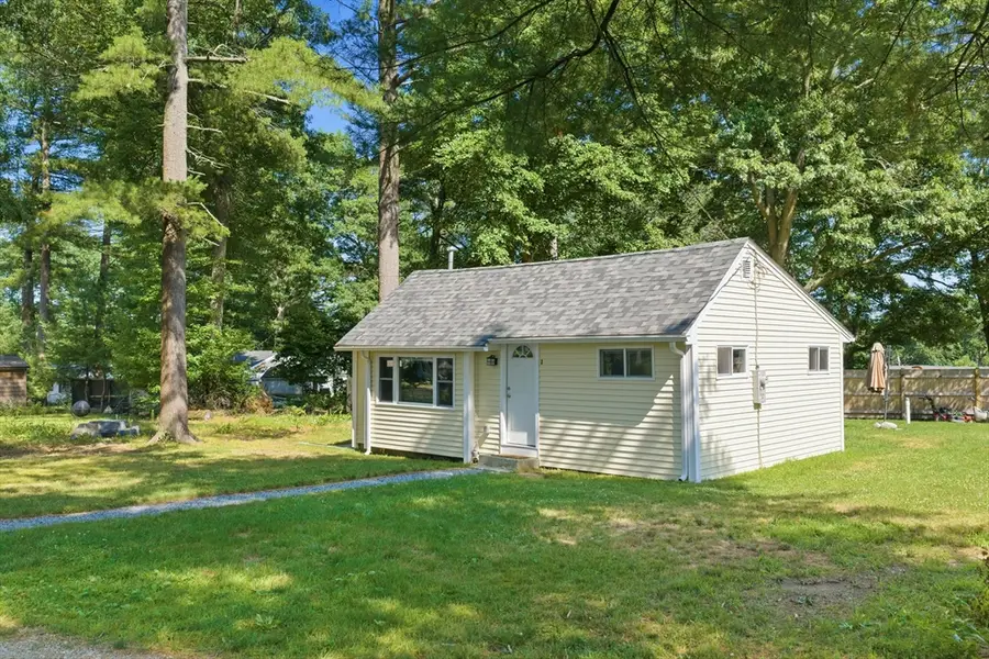 8 Violet St, Lakeville, MA 02743 - #3