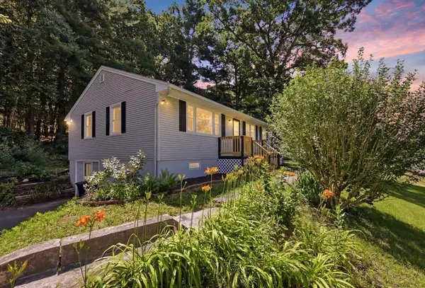 71 Beech St, Palmer, MA 01069