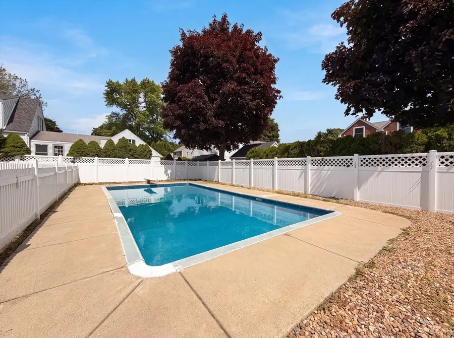 4 Macarthur Cir, Peabody, MA 01960 - #2